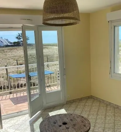 Maison Posee Sur La *