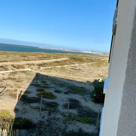 Maison Posee Sur La *