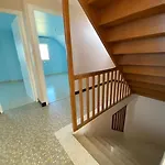 Maison Posee Sur La Villa