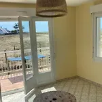 Maison Posee Sur La *