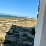 Maison Posee Sur La *