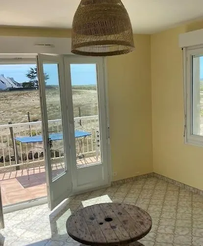 Maison Posee Sur La *