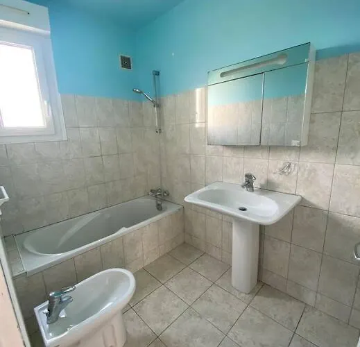 Maison Posee Sur La Villa *